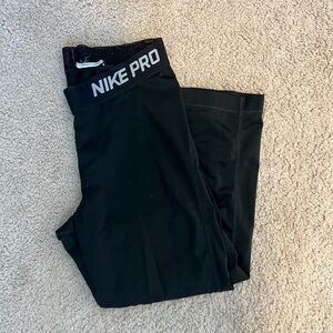 NIKE Women’s‎ Capri Leggings Fits Small